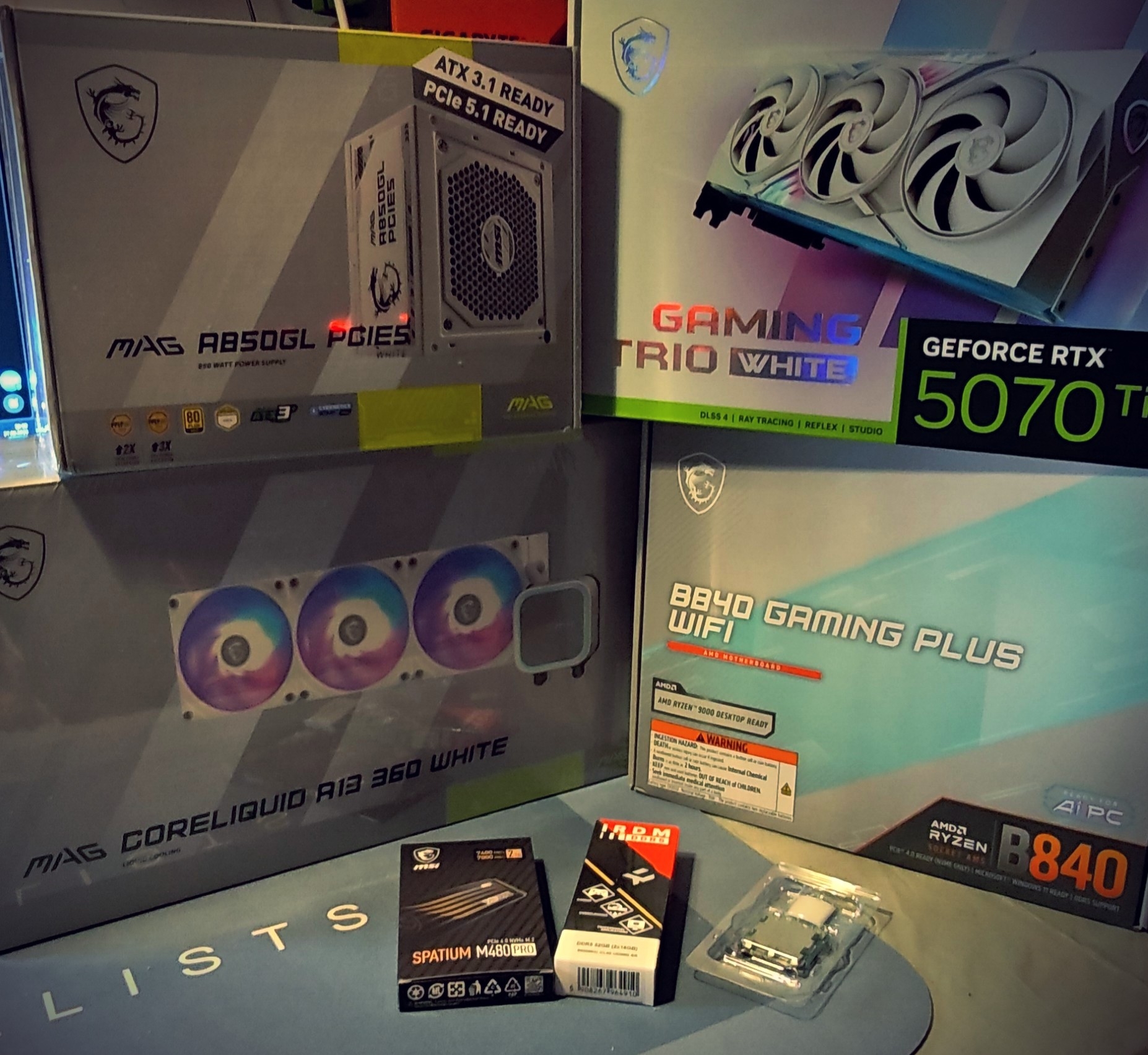 MSI Gaming Desktop PC - Widok z boku